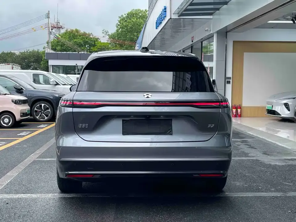Nio ES8