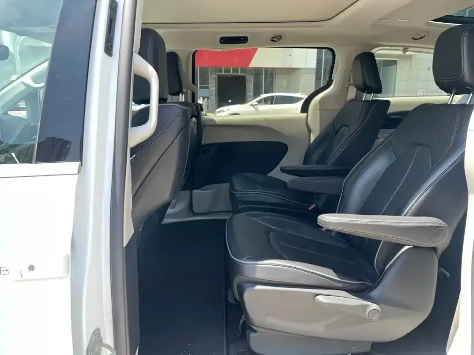 Chrysler Grand Voyager PHEV (Import)