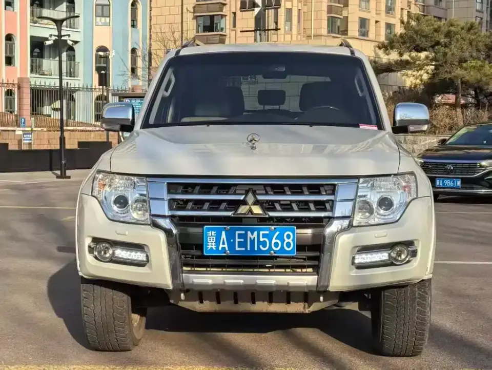 Mitsubishi Pajero (Import)