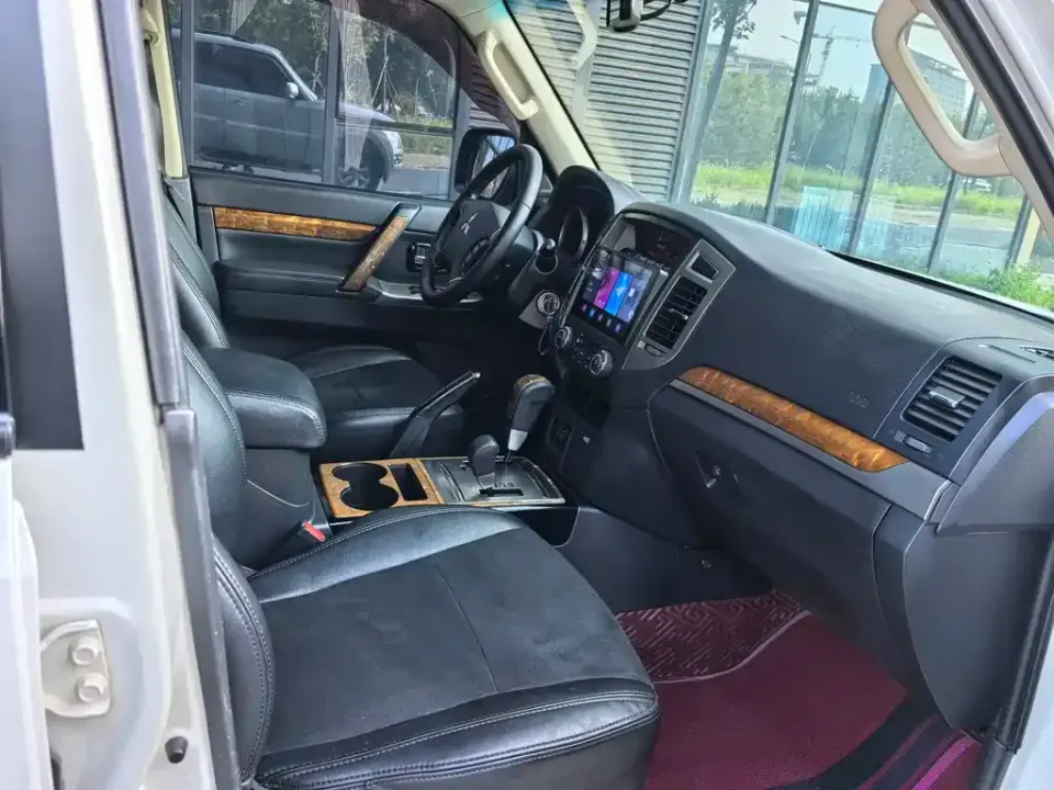 Mitsubishi Pajero (Import)