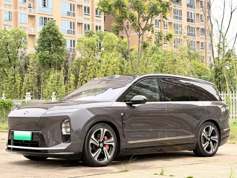 Nio ES8