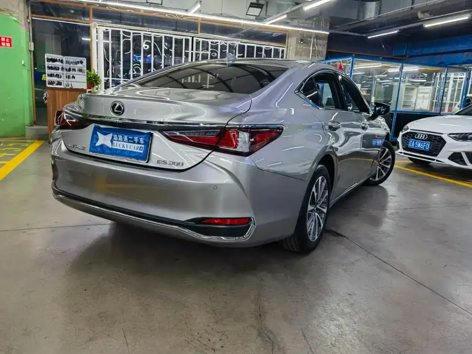 Lexus ES