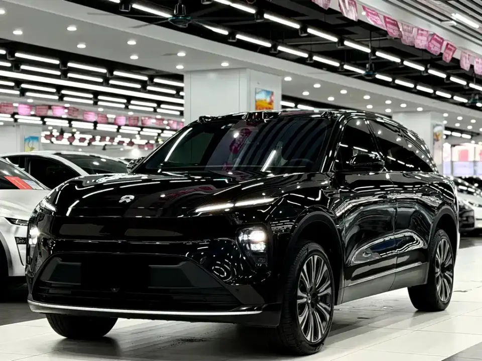 Nio ES8