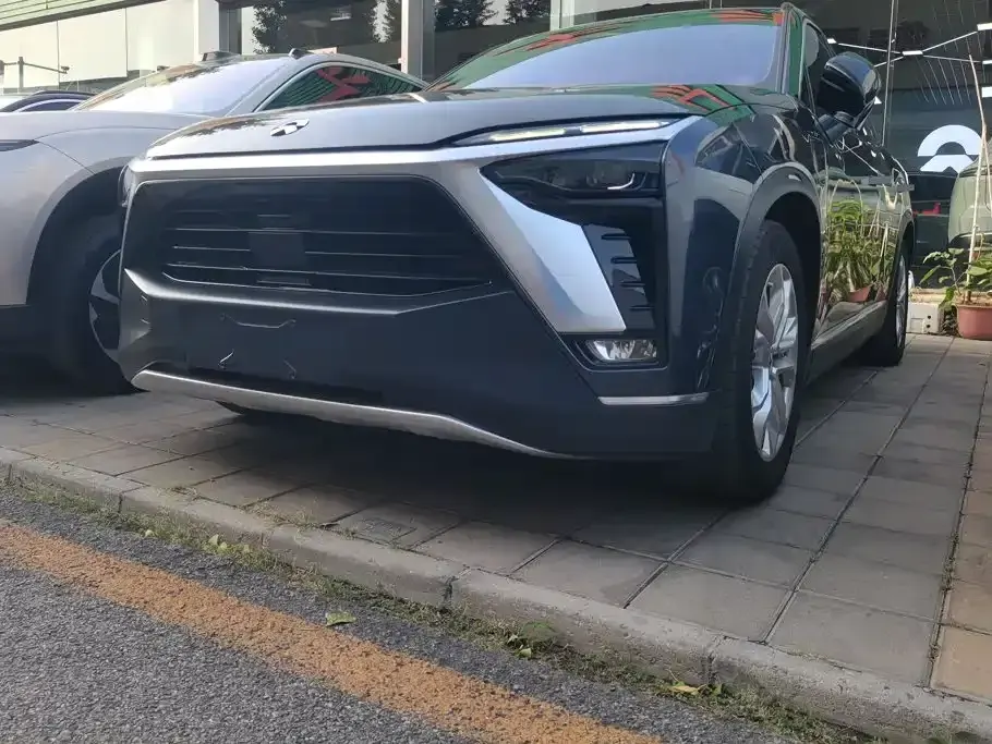 Nio ES8