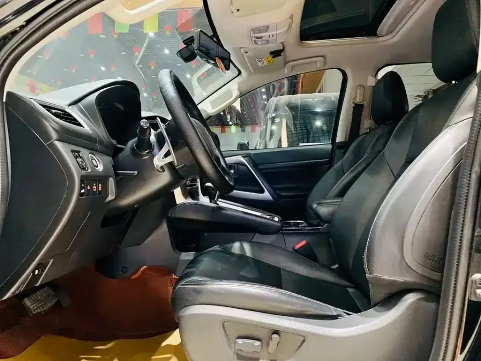 Mitsubishi Pajero Sport (Import)