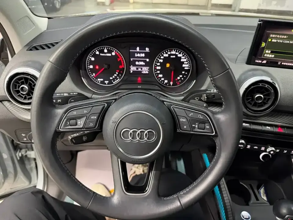 Audi Q2L