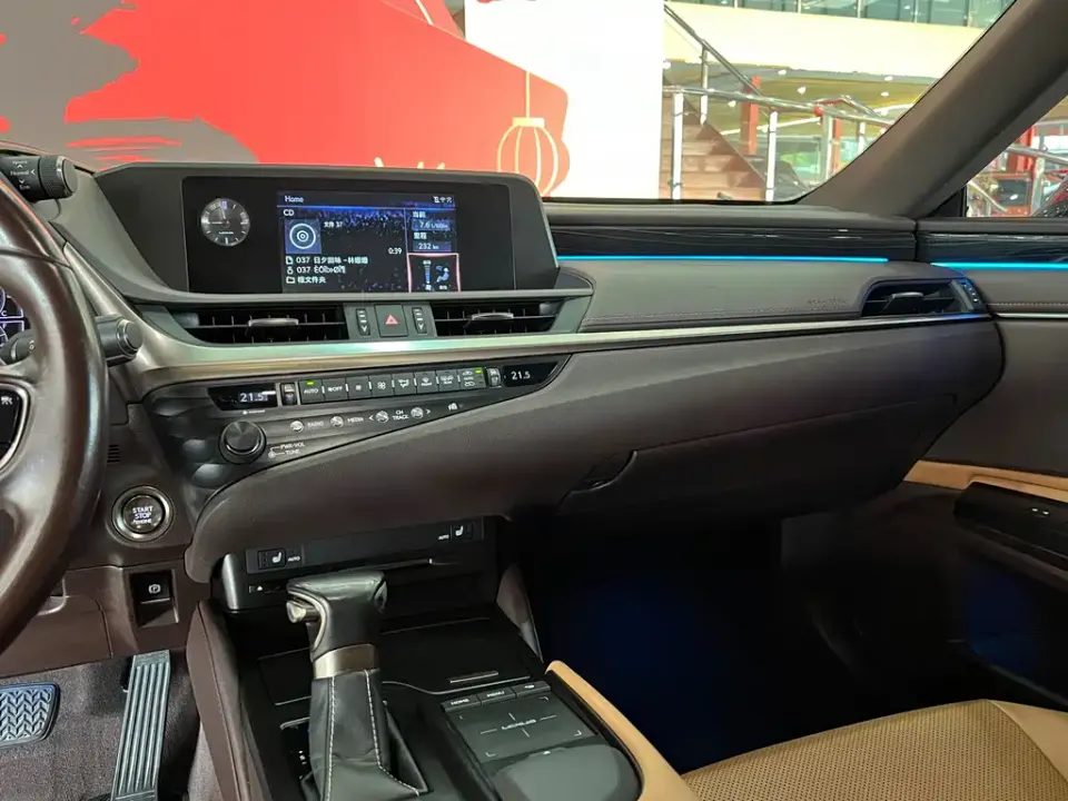 Lexus ES