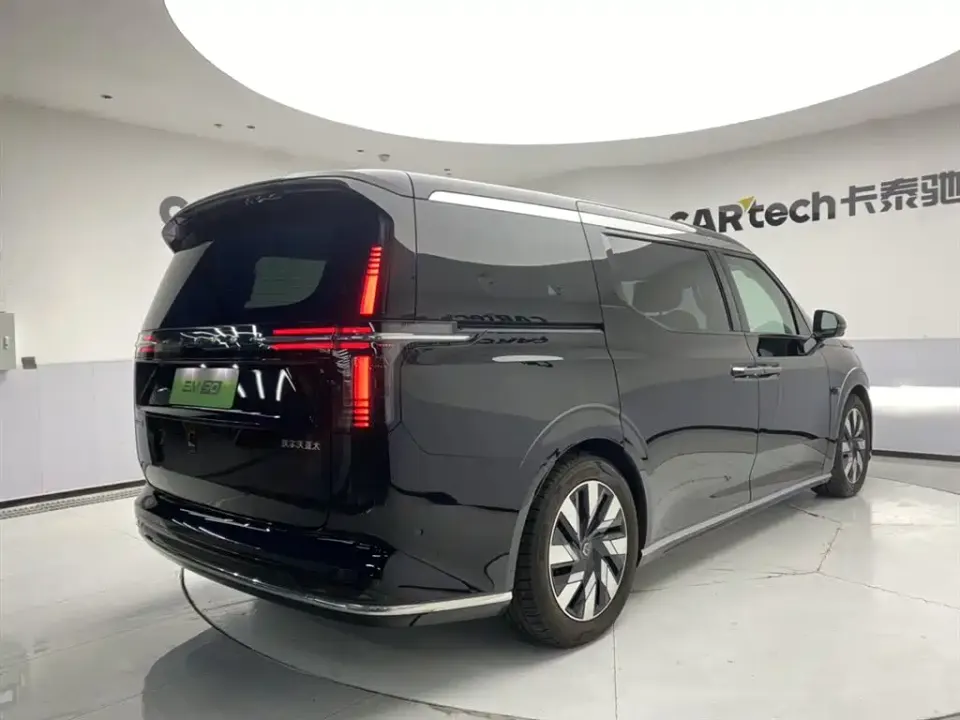 Volvo EM90