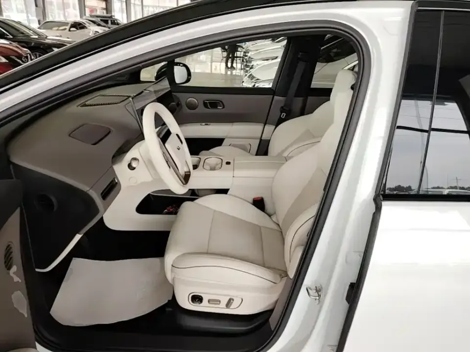 Li Li i6