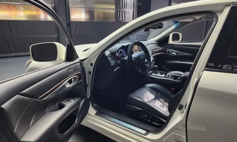 Infiniti M