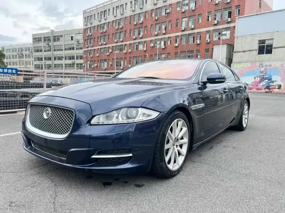 Jaguar XJ
