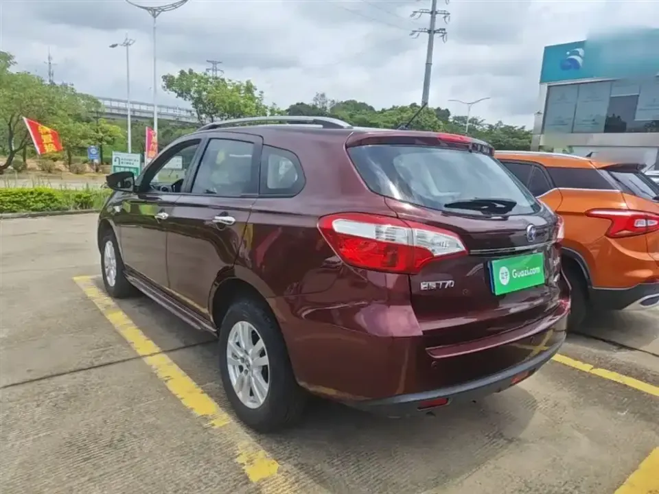 Venucia T70