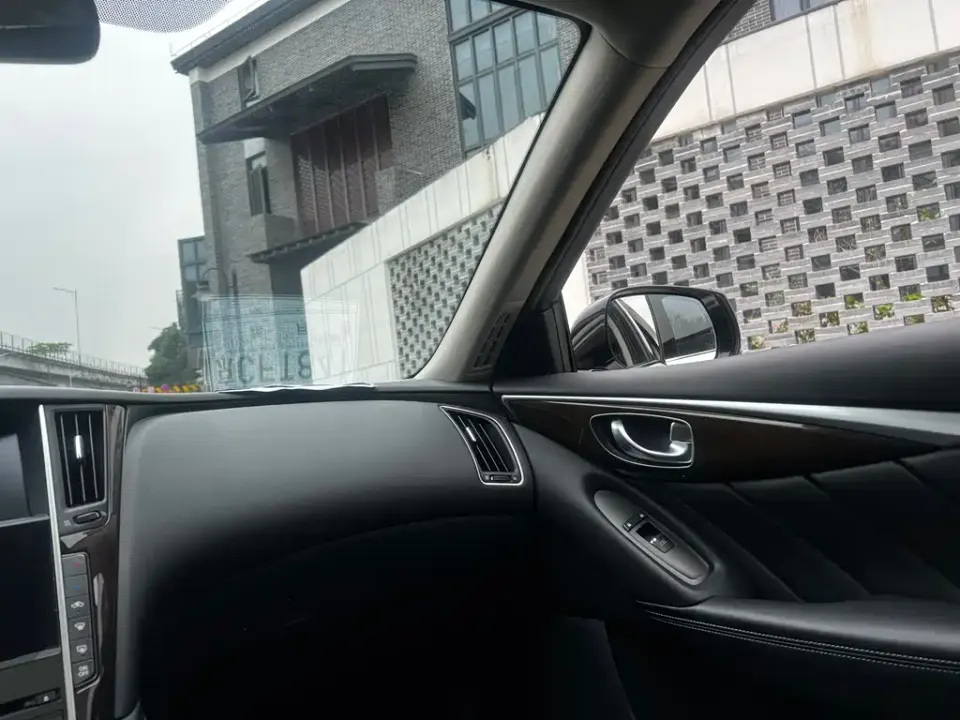 Infiniti Q50L