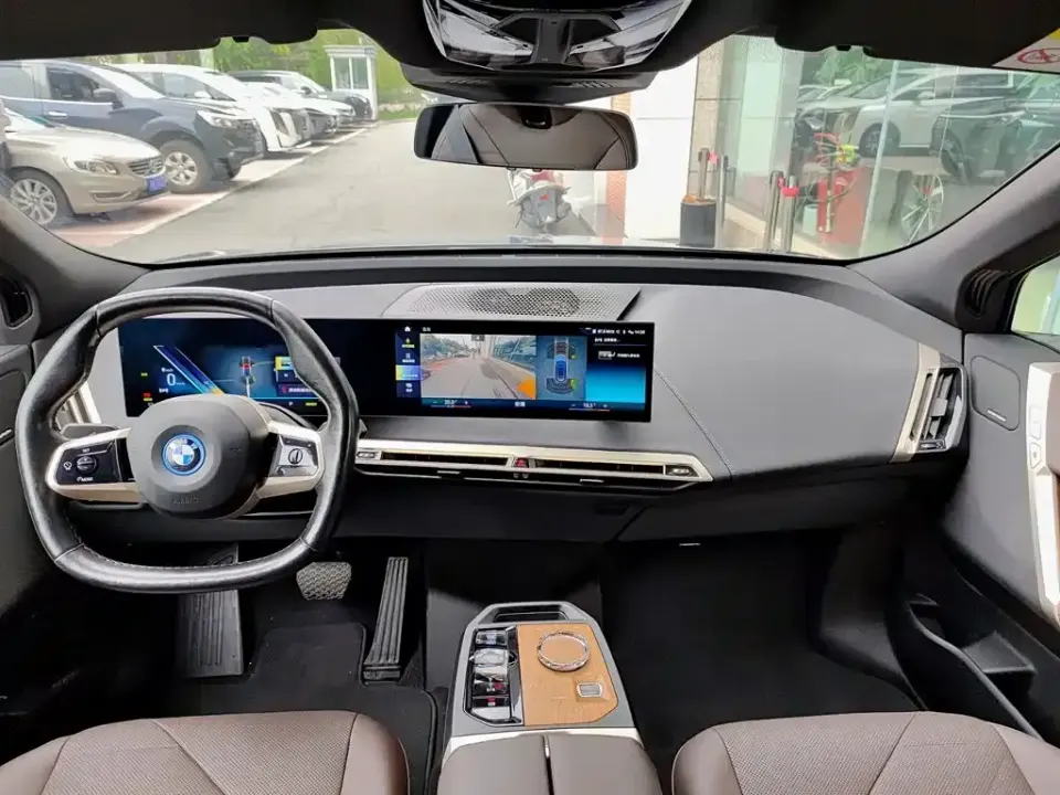 BMW iX