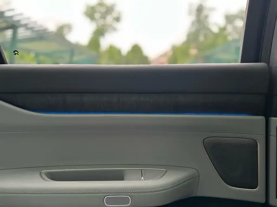 Nio ES8