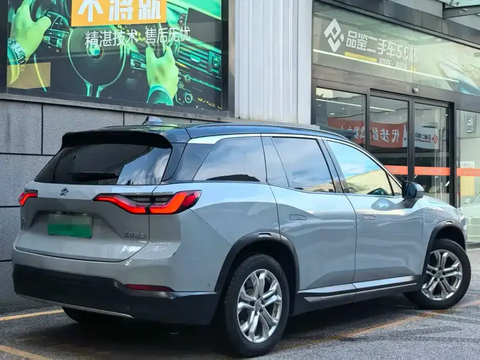 Nio ES8