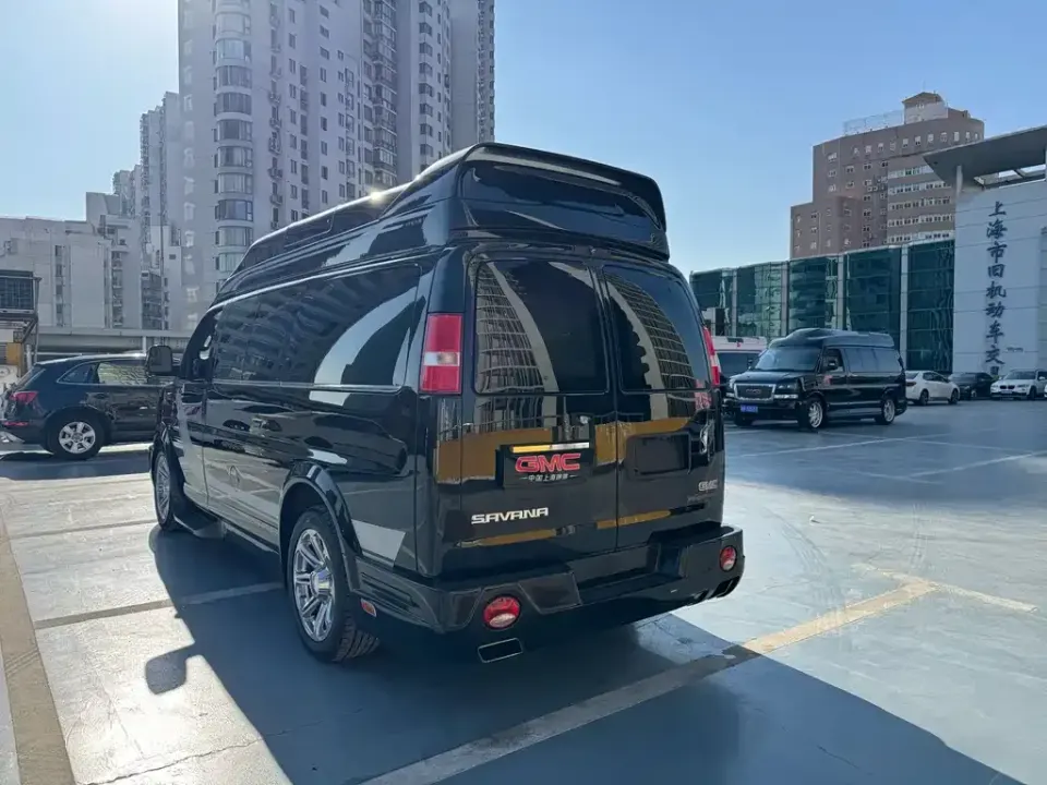 GMC Savana