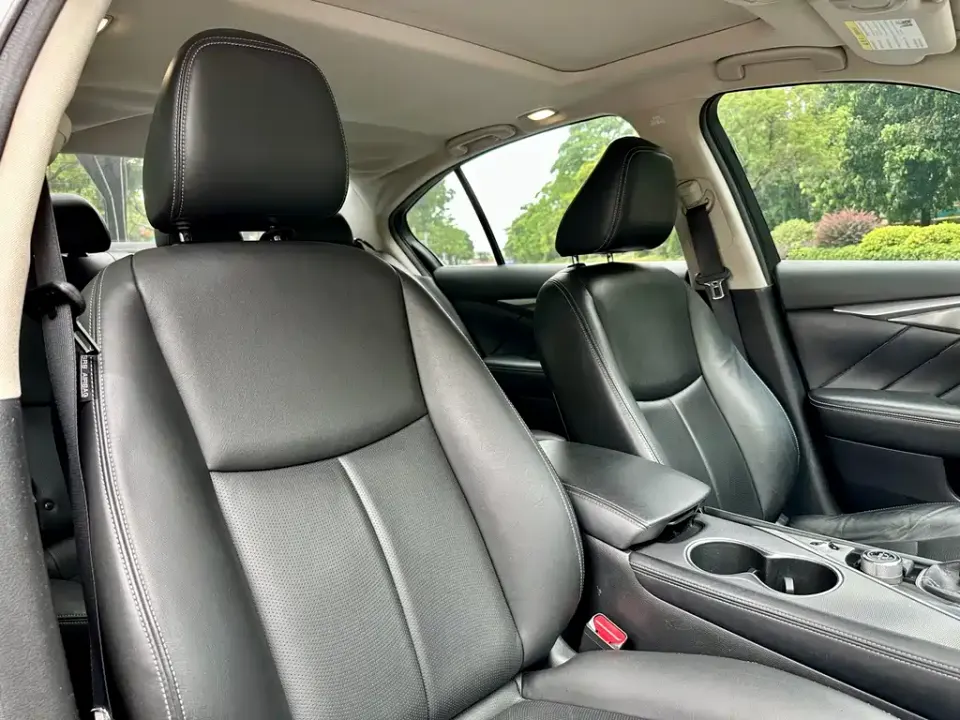 Infiniti Q50L