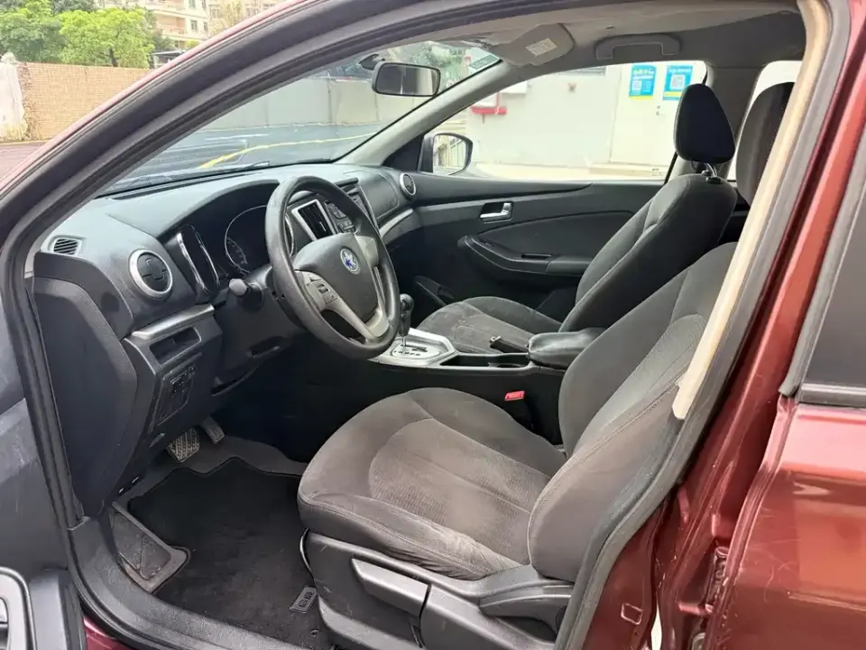 Venucia T70
