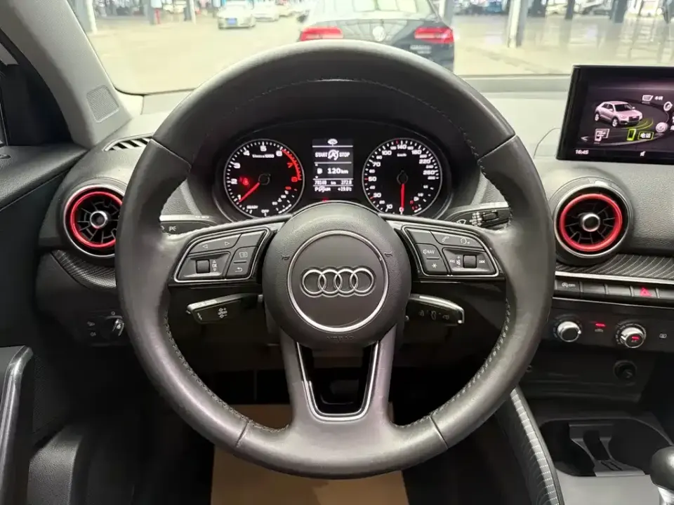 Audi Q2L