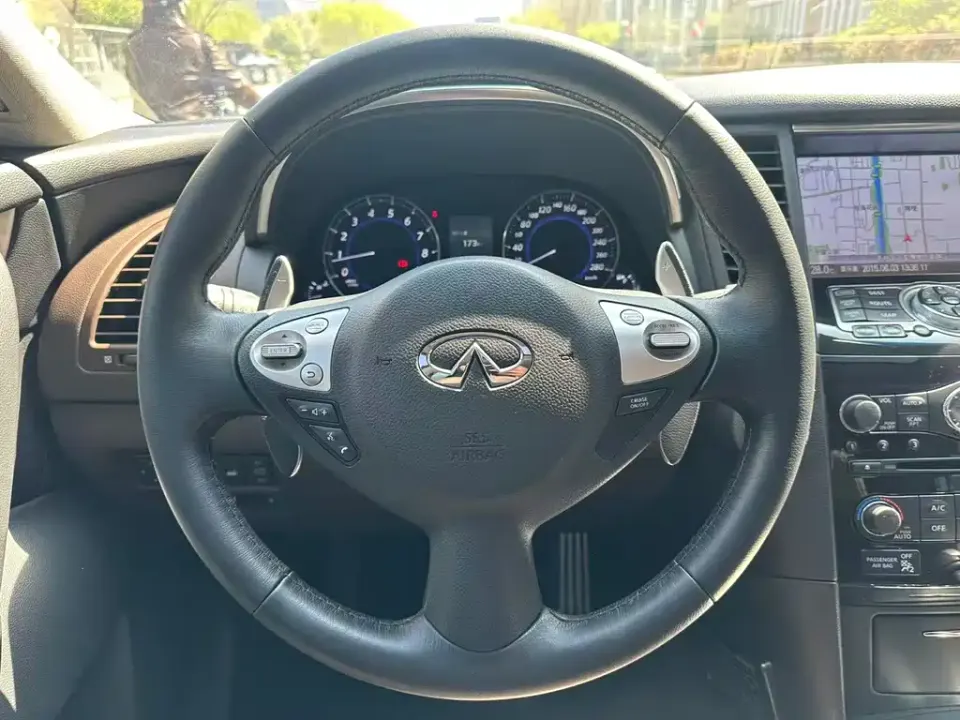Infiniti QX70