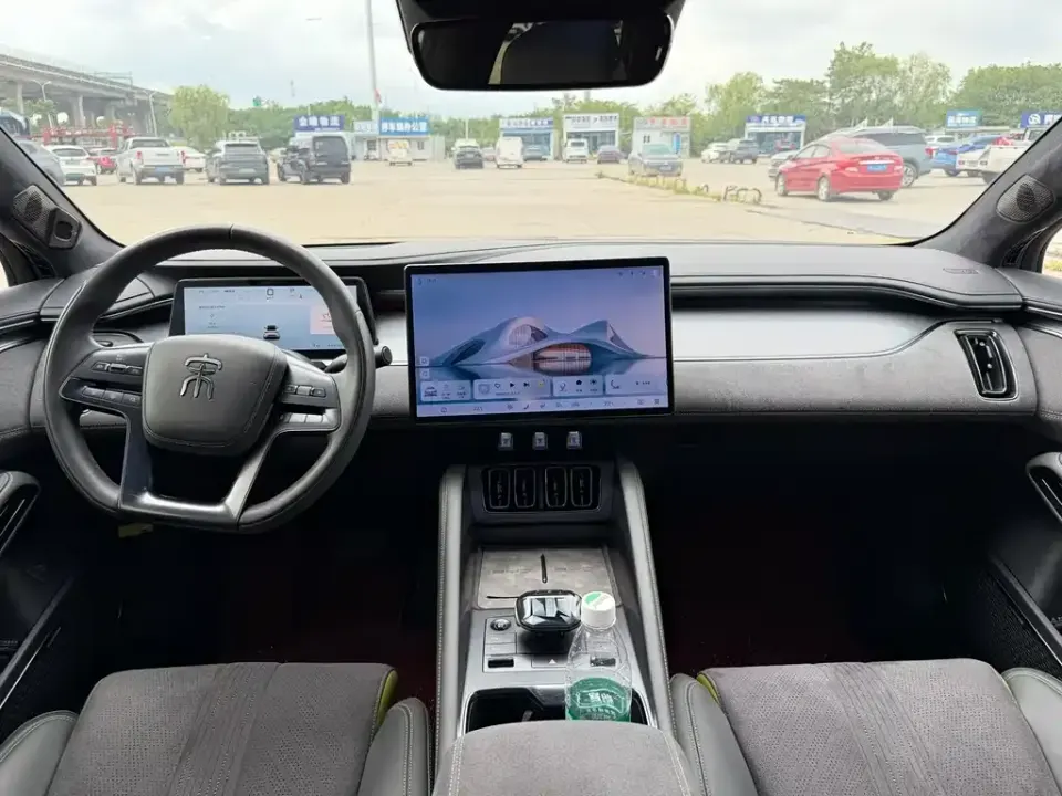BYD L EV