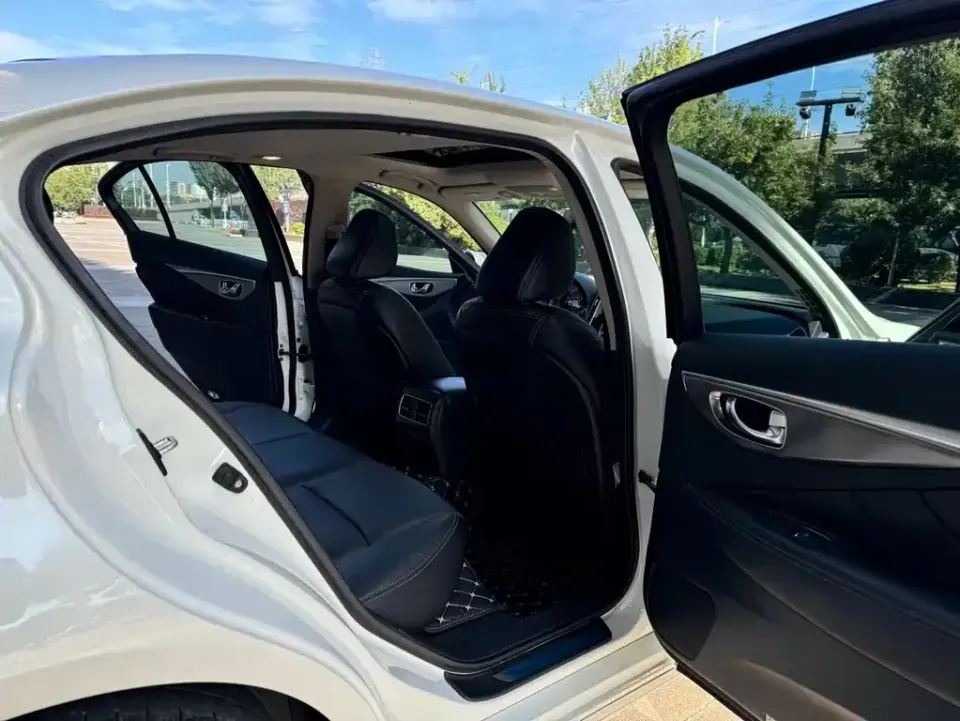 Infiniti Q50L