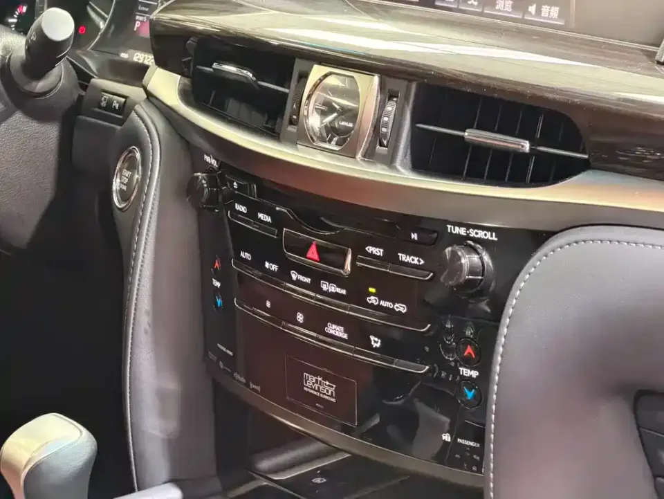 Lexus LX