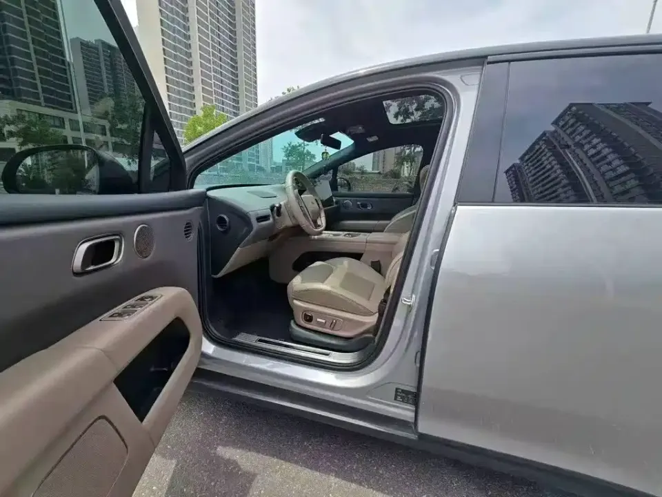 Li Li i6