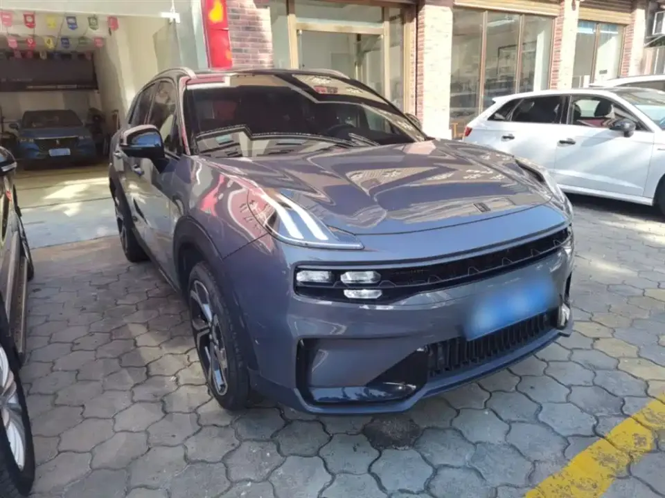 Lynk & Co 06