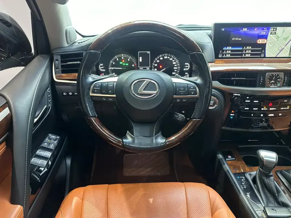 Lexus LX