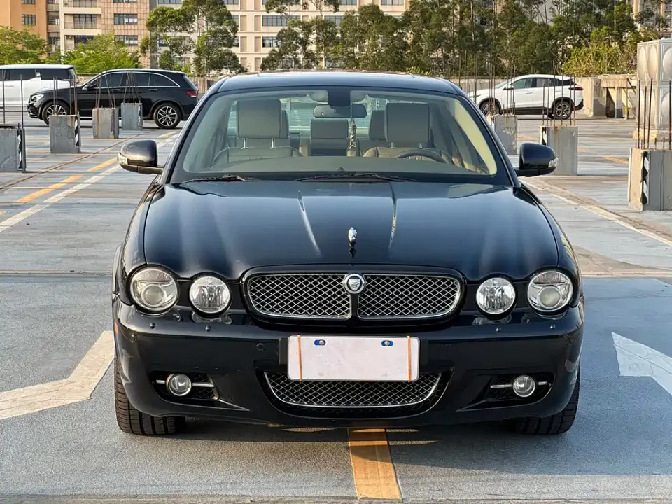 Jaguar XJ
