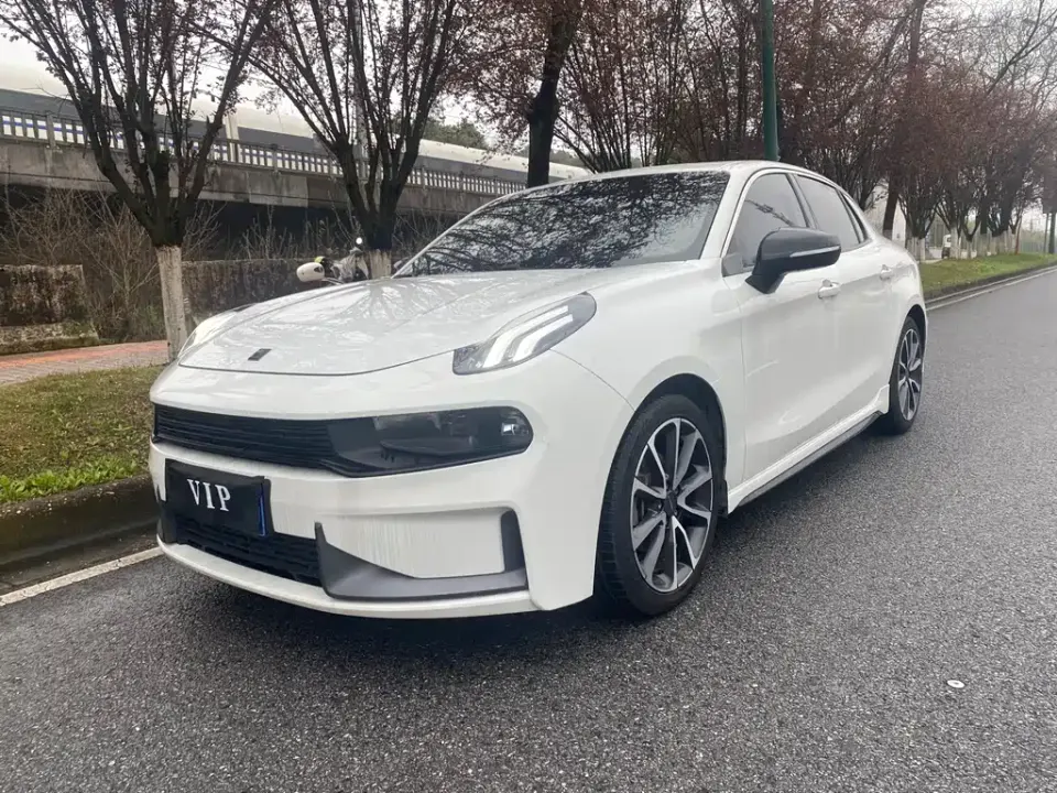 Lynk & Co 03