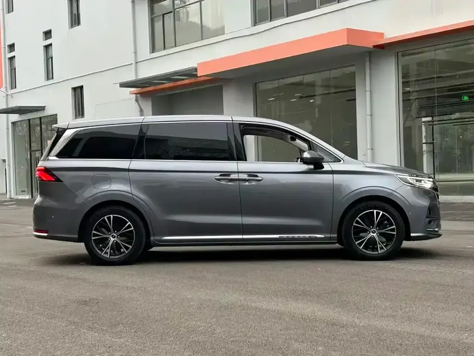 Roewe iMAX8