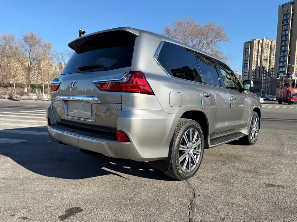Lexus LX
