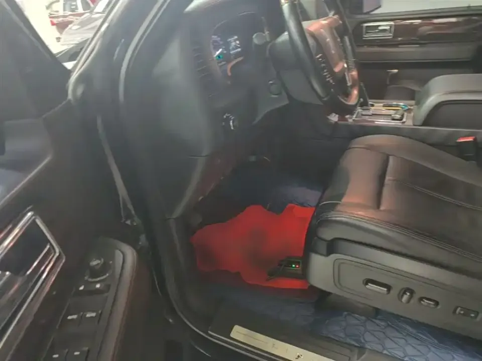Lincoln Navigator