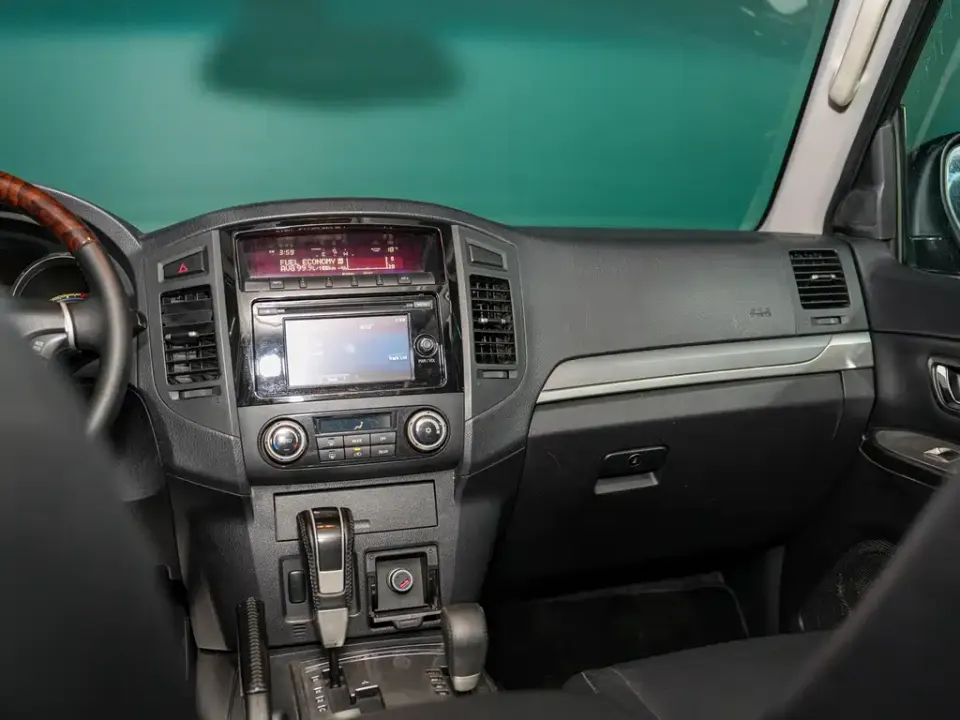 Mitsubishi Pajero (Import)