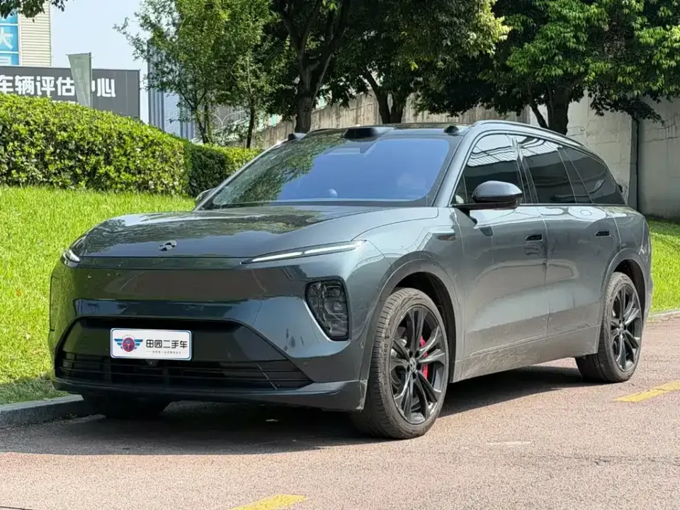 Nio ES8