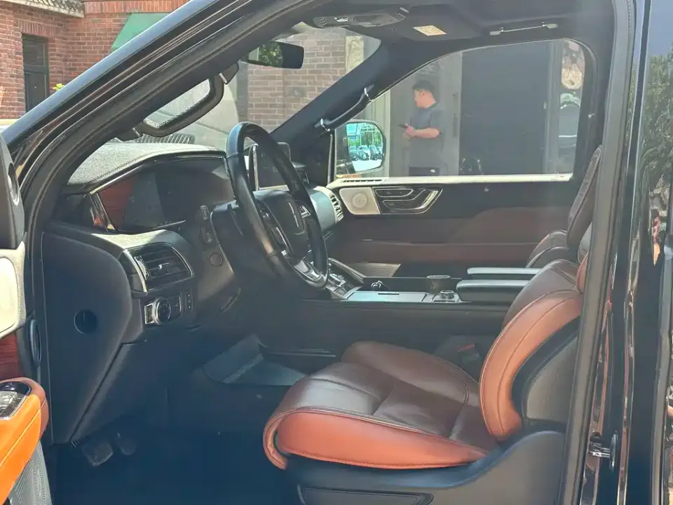 Lincoln Navigator