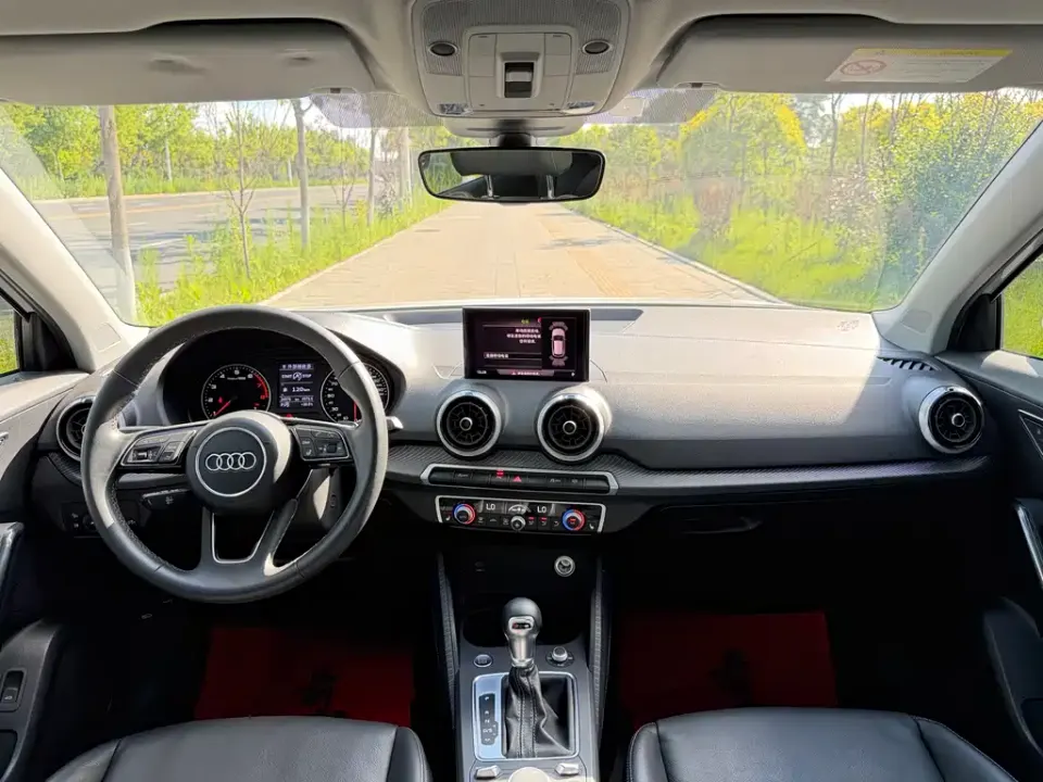 Audi Q2L