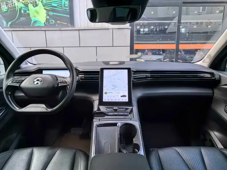 Nio ES8