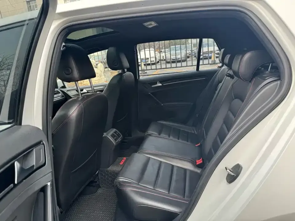 Volkswagen Golf GTI