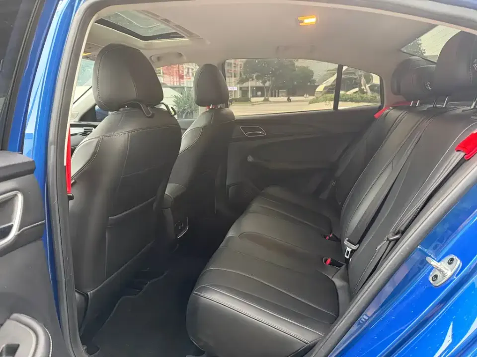 Roewe i5