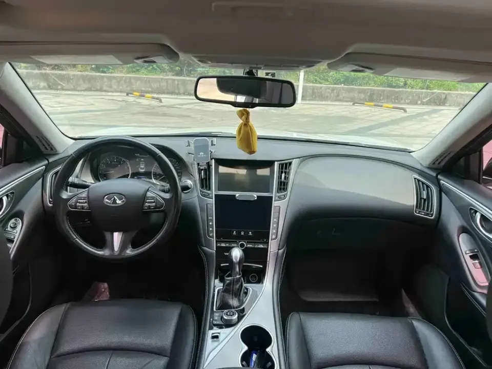 Infiniti Q50L