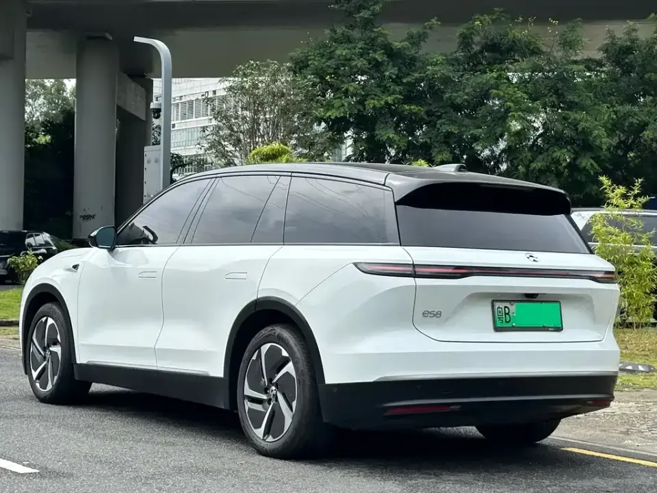 Nio ES8