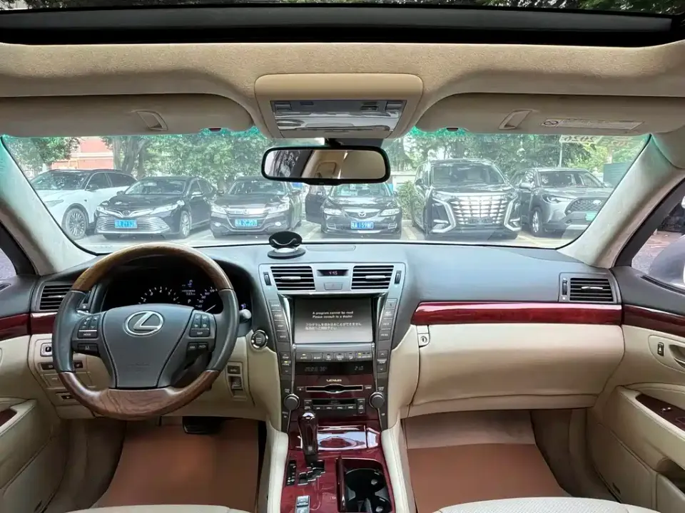 Lexus LS