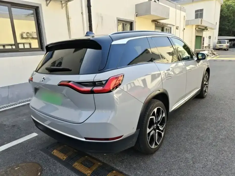 Nio ES8