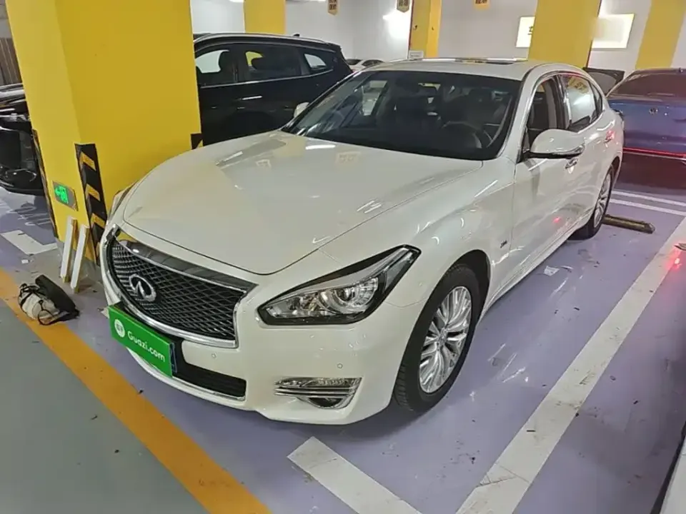 Infiniti Q70