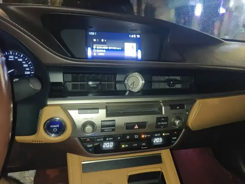 Lexus ES