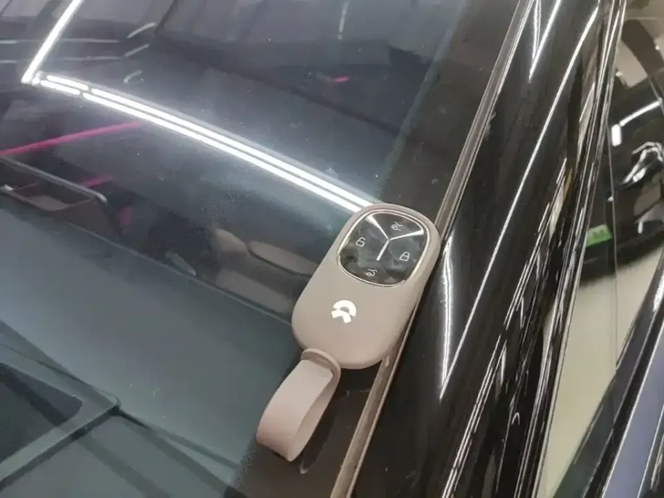 Nio ES8